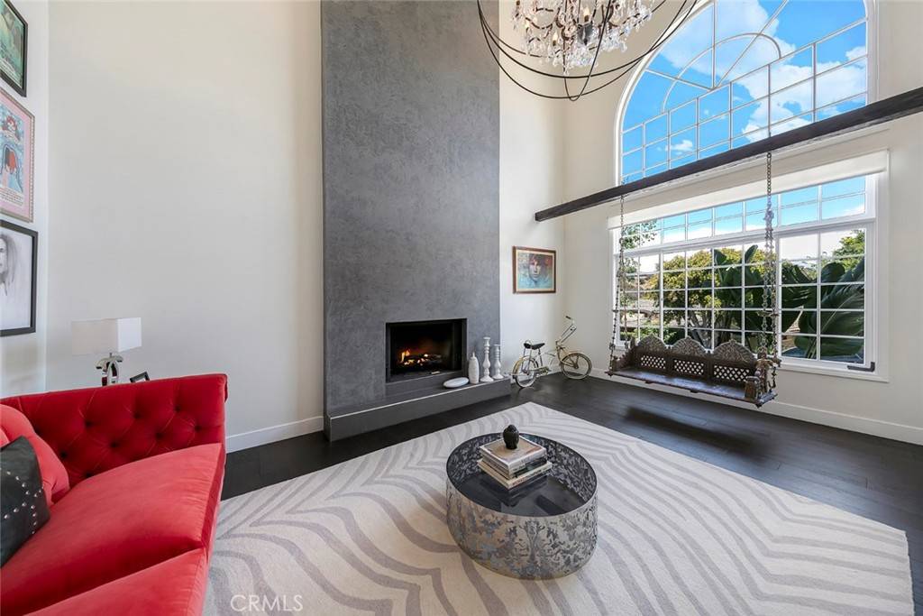 Los Angeles, CA 90046,2509 Apollo DR