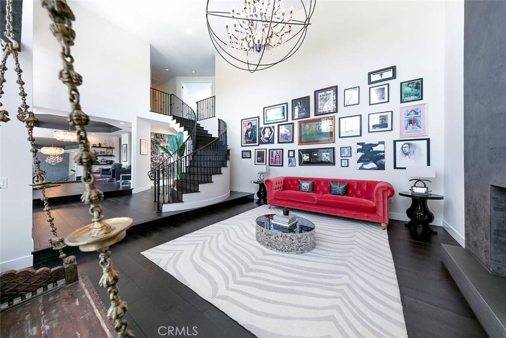 Los Angeles, CA 90046,2509 Apollo DR