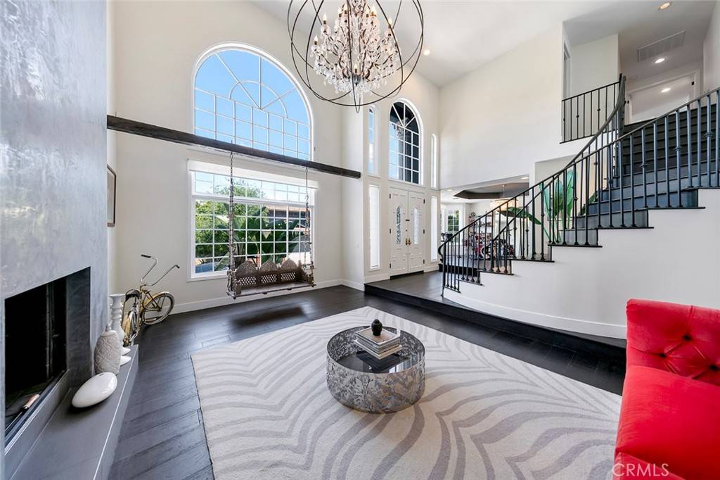 2509 Apollo DR, Los Angeles, CA 90046