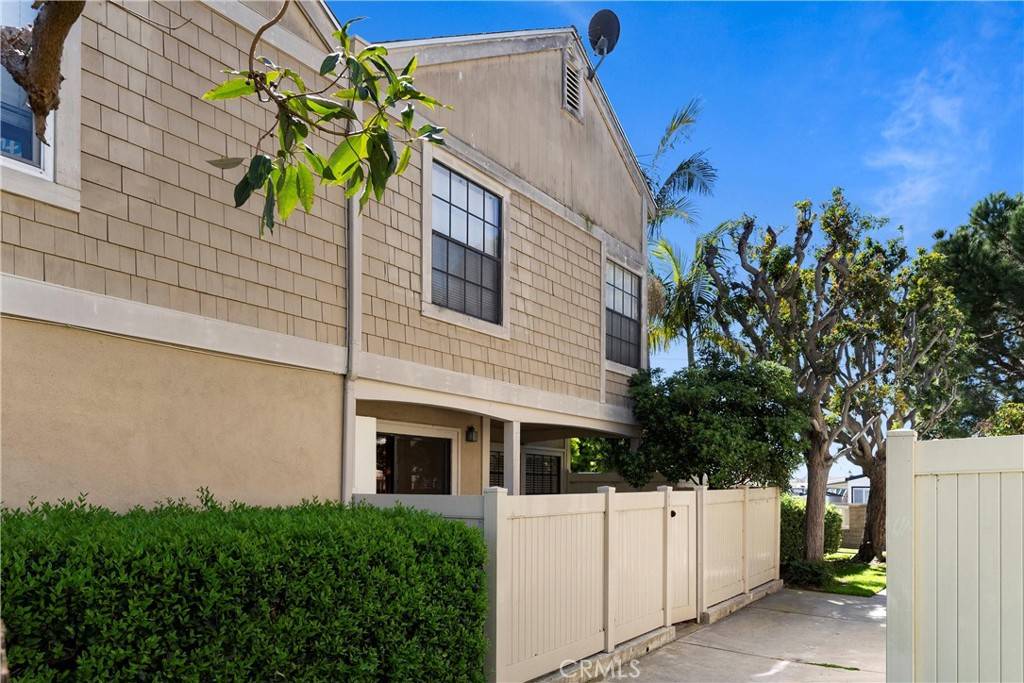 Huntington Beach, CA 92649,16115 Warmington LN #7