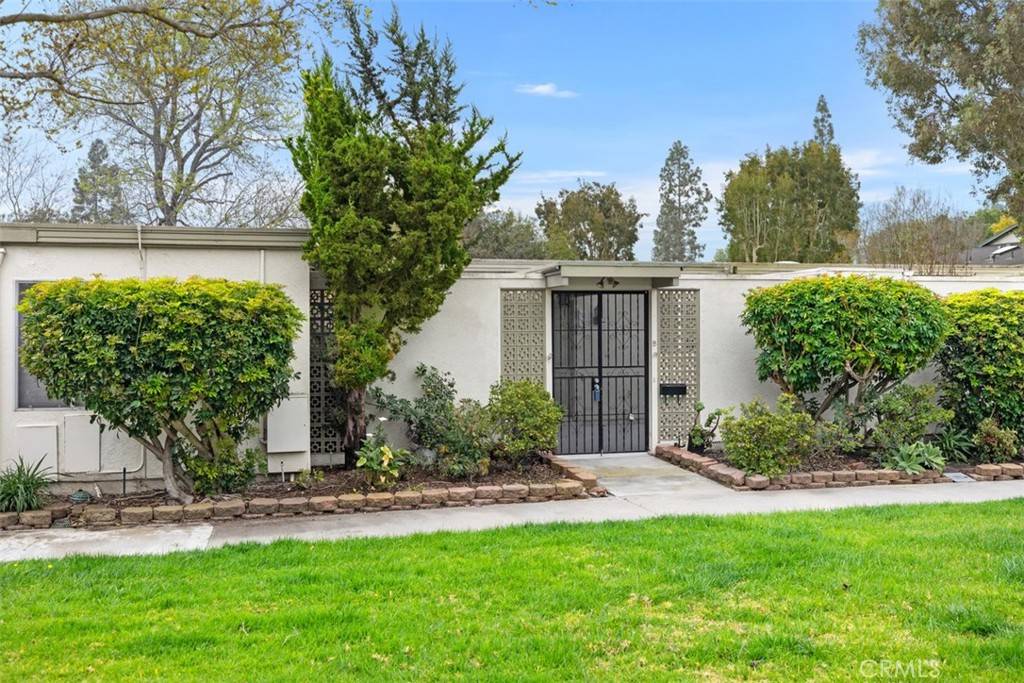 Laguna Woods, CA 92637,204 Avenida Majorca #B