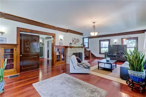 Los Angeles, CA 90004,223 N St Andrews PL