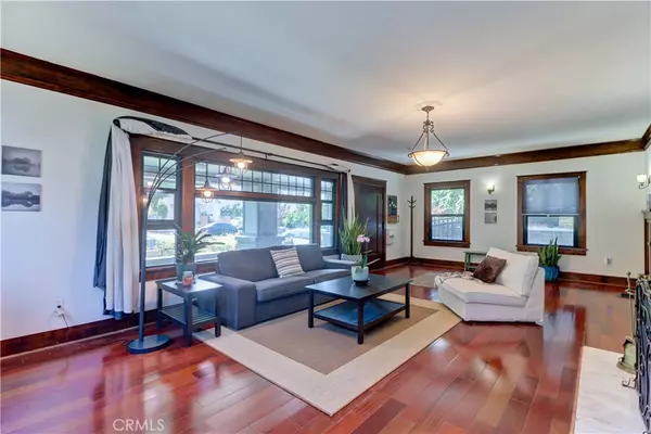 Los Angeles, CA 90004,223 N St Andrews PL