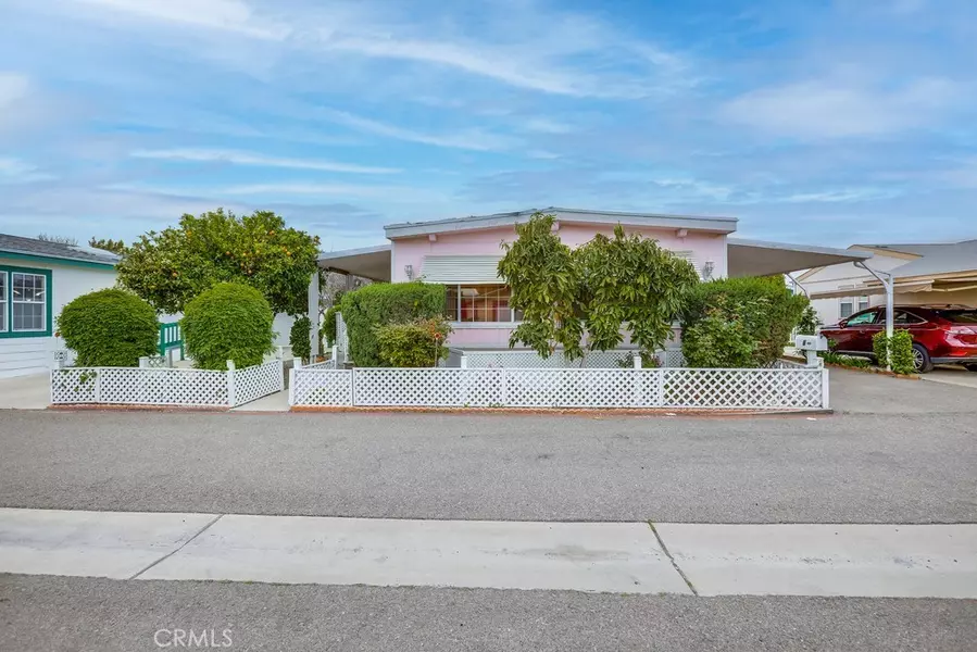 8 Ash Via, Anaheim, CA 92801
