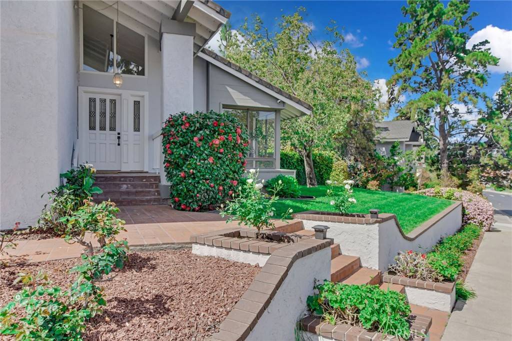 Lake Forest, CA 92630,25422 Shoshone