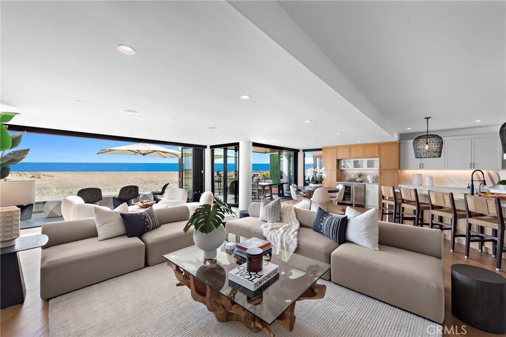 Newport Beach, CA 92661,2132 E Oceanfront