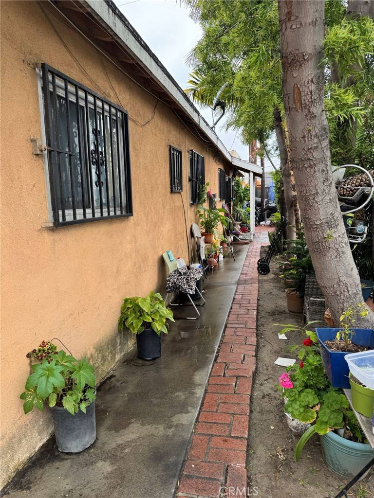 Los Angeles, CA 90002,600 E 87th ST