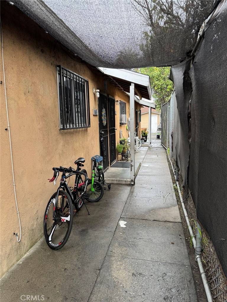 Los Angeles, CA 90002,600 E 87th ST
