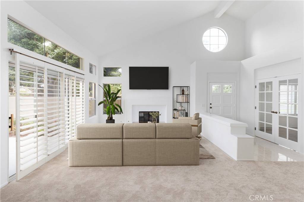 Rancho Santa Margarita, CA 92688,1 Calle Del Sur