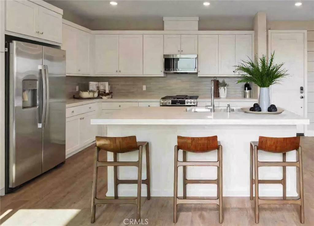 Irvine, CA 92618,466 Lobata