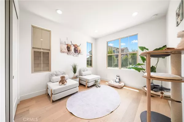 Irvine, CA 92602,107 Somera