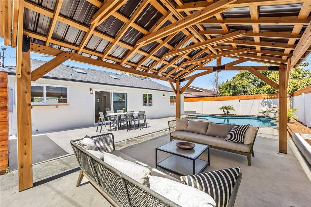 Huntington Beach, CA 92647,15832 Standish LN