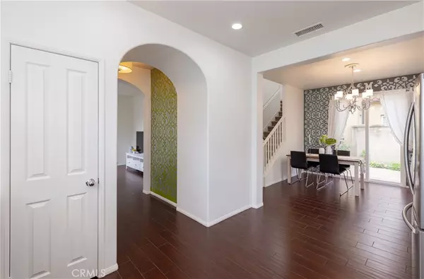 Irvine, CA 92620,74 Chantilly