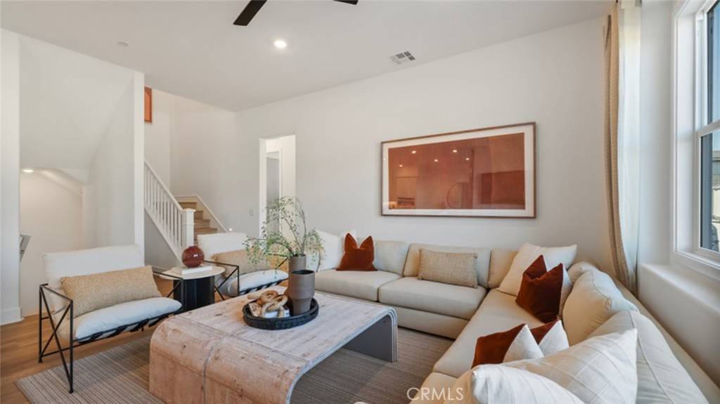 Irvine, CA 92618,236 Knot