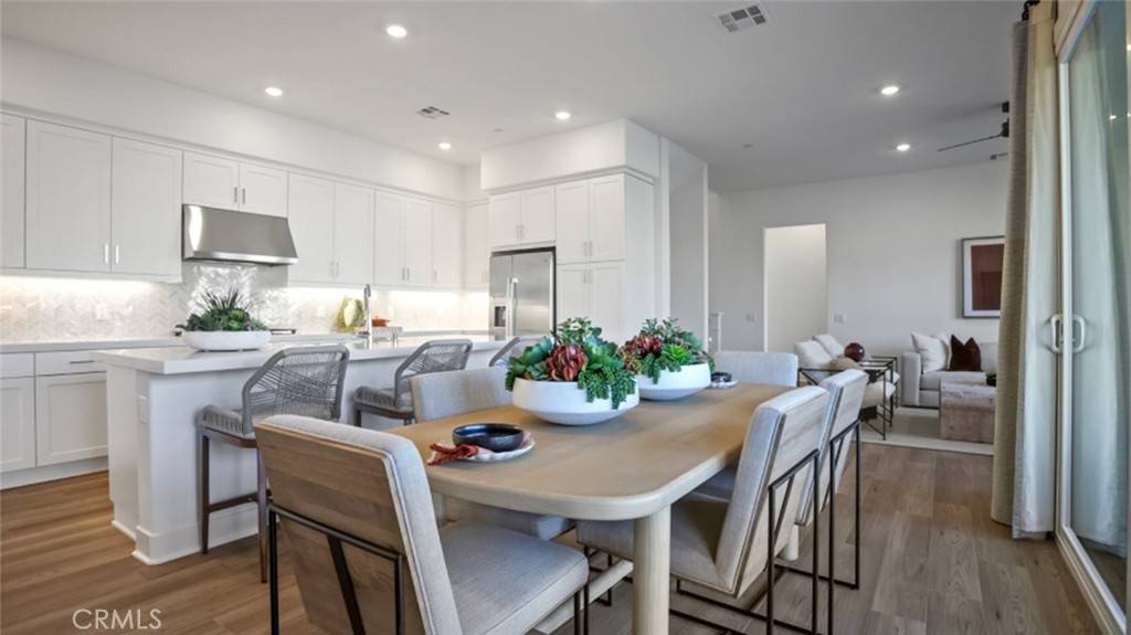 Irvine, CA 92618,236 Knot