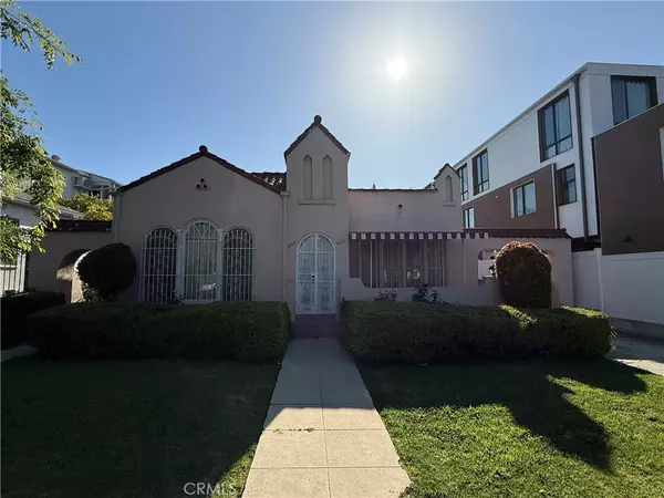 Los Angeles, CA 90038,842 N Mccadden PL