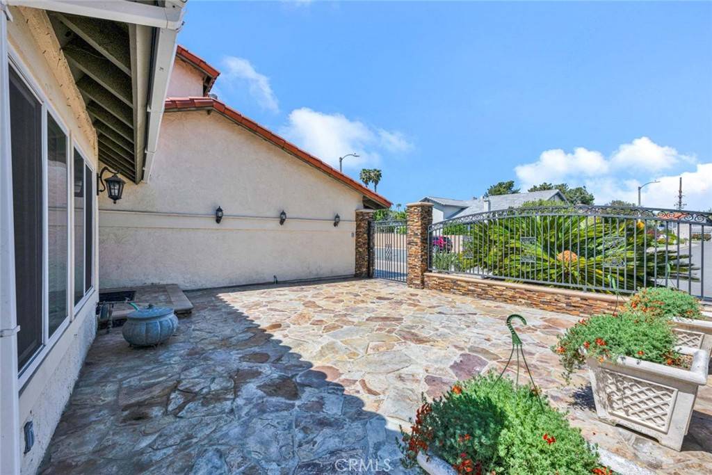 Costa Mesa, CA 92626,1033 Damascus CIR
