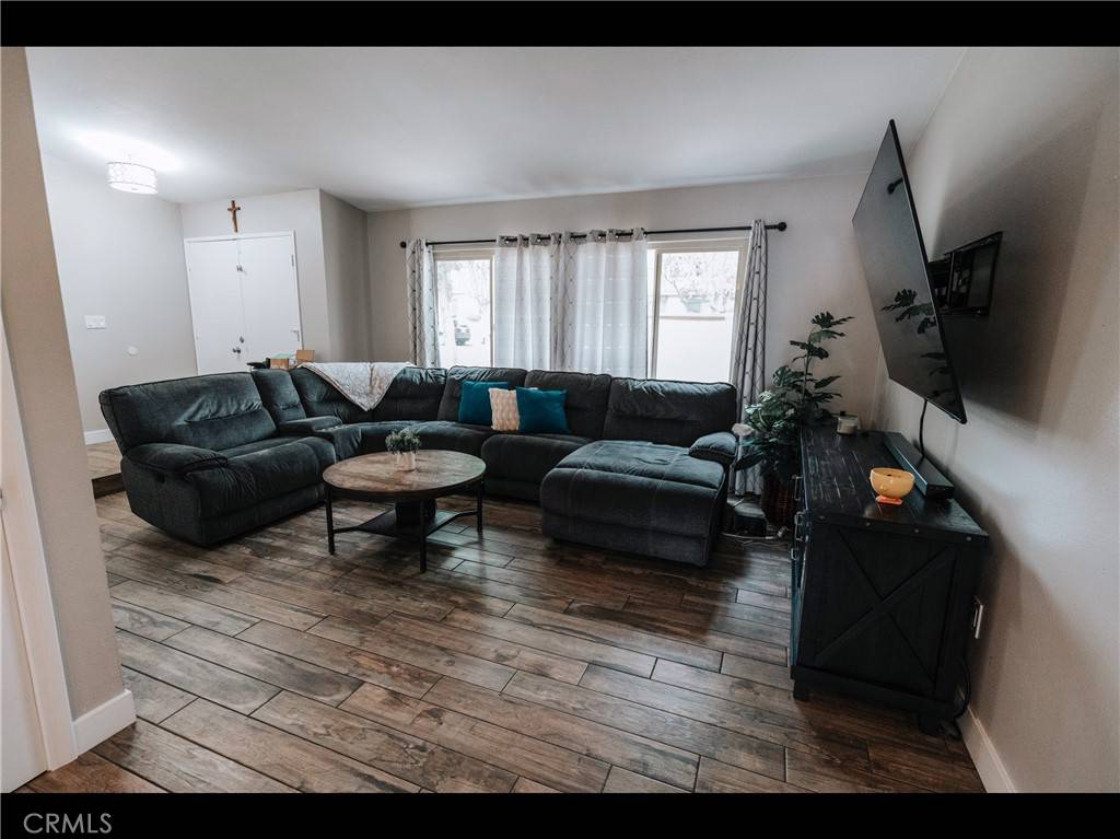 Corona, CA 92882,1361 Camelot DR