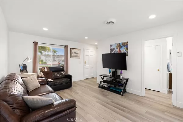 Costa Mesa, CA 92626,157 Yorktown LN