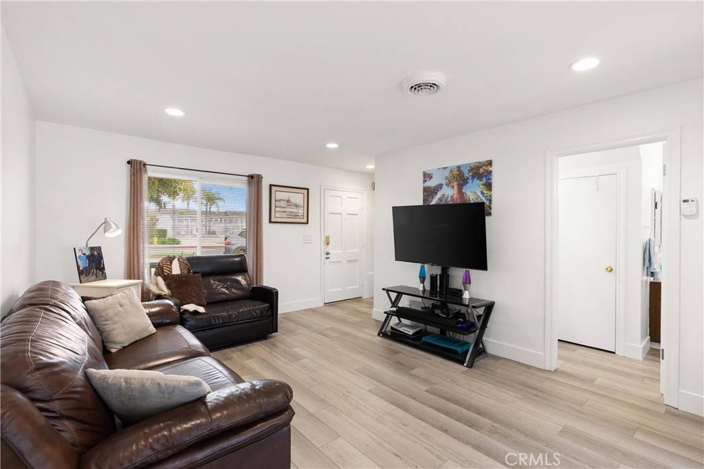 Costa Mesa, CA 92626,157 Yorktown LN