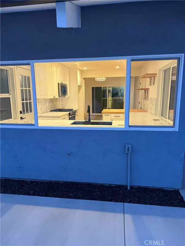 Huntington Beach, CA 92646,20272 Deervale LN
