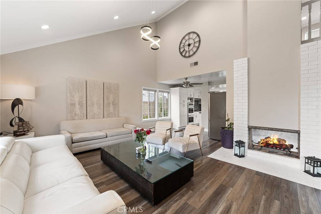 Huntington Beach, CA 92646,9961 Kings Canyon DR