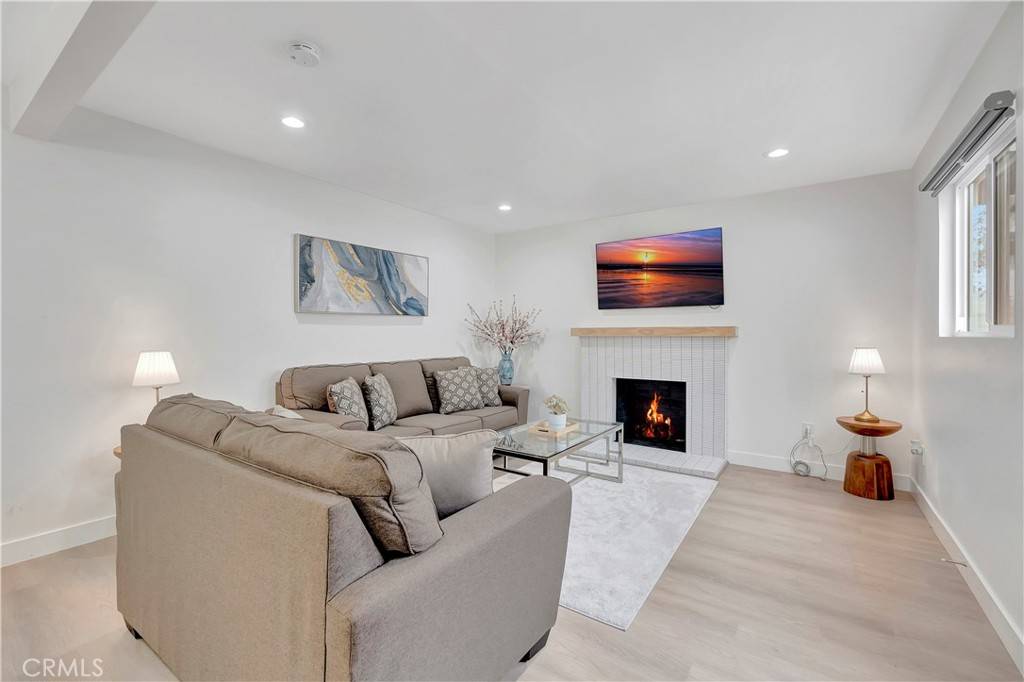 Huntington Beach, CA 92647,6532 Rome CIR