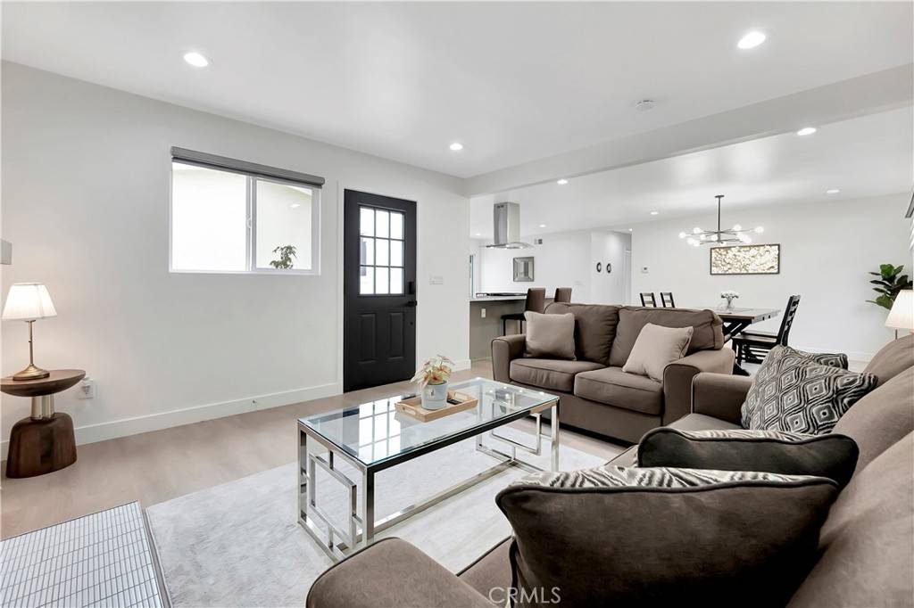 Huntington Beach, CA 92647,6532 Rome CIR