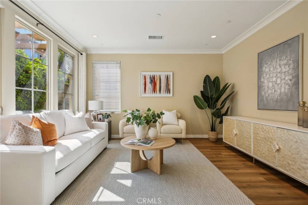 Irvine, CA 92618,76 Bianco