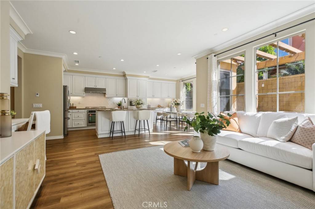 Irvine, CA 92618,76 Bianco