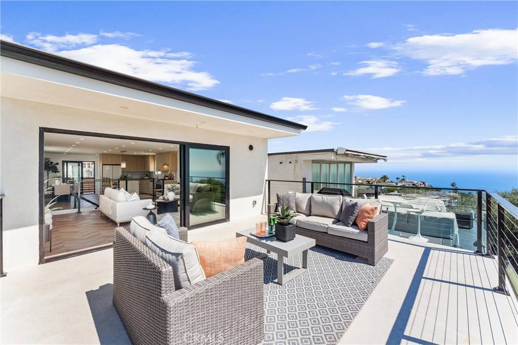 Laguna Beach, CA 92651,869 Santa Ana ST