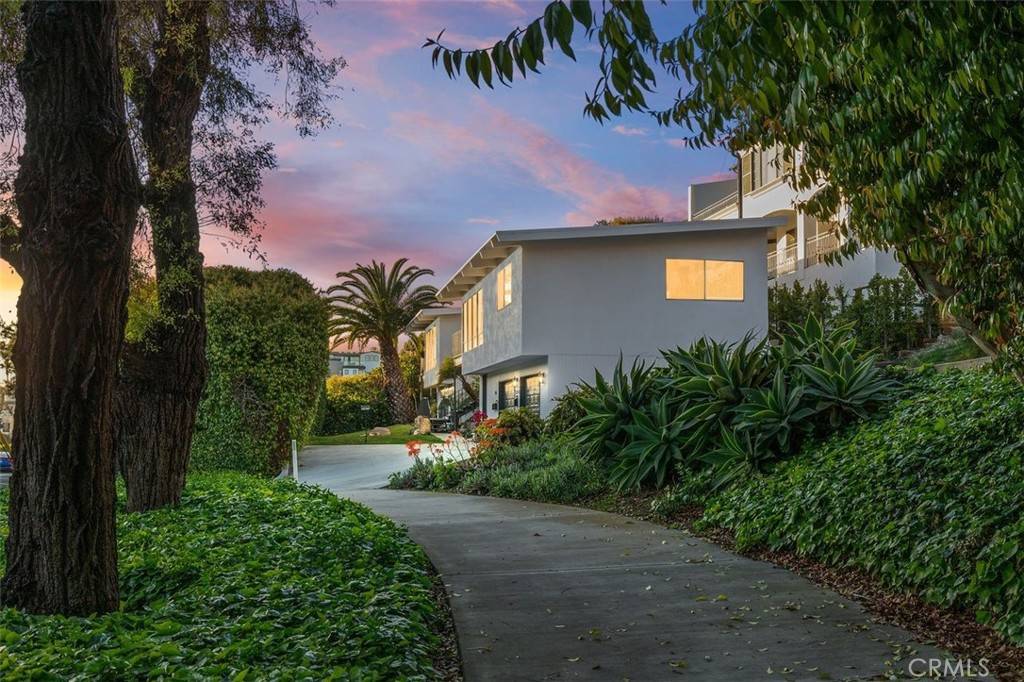 Corona Del Mar, CA 92625,2516 Bayside DR