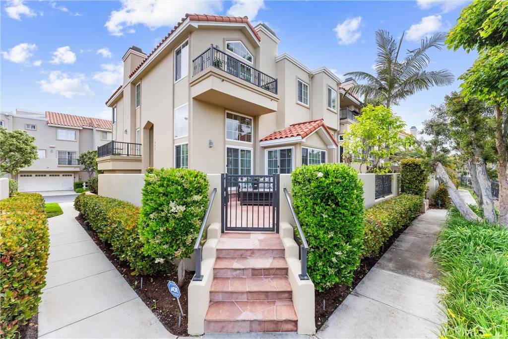 19481 Riverdale LN, Huntington Beach, CA 92648