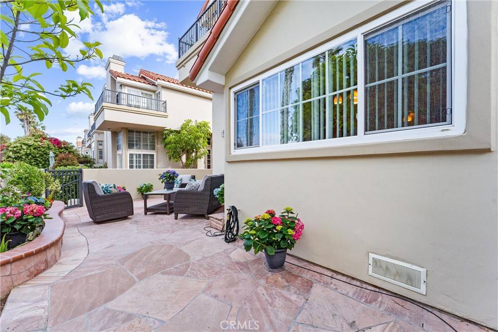 Huntington Beach, CA 92648,19481 Riverdale LN