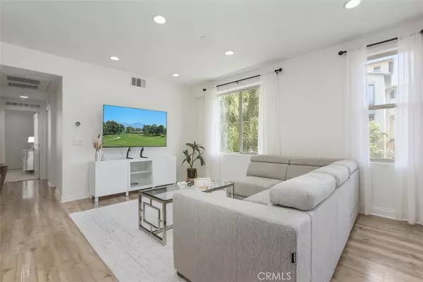 Irvine, CA 92618,201 Native