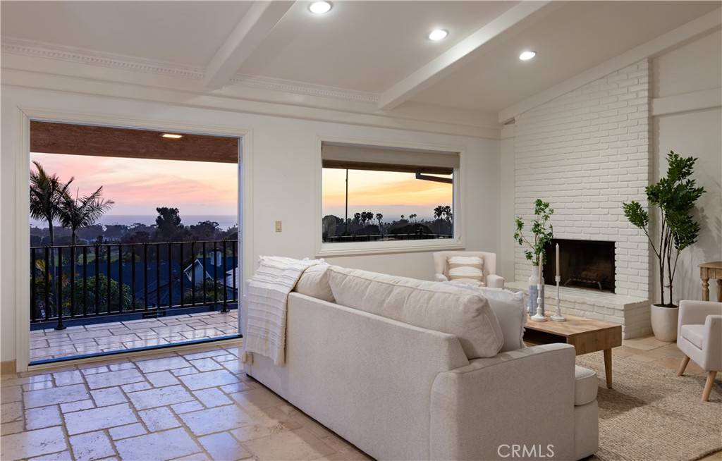 San Clemente, CA 92672,318 Avenida Costanso
