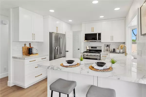 Irvine, CA 92604,1 Silver Fir