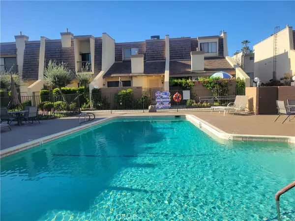 Tarzana, CA 91356,18405 #C Collins ST #C
