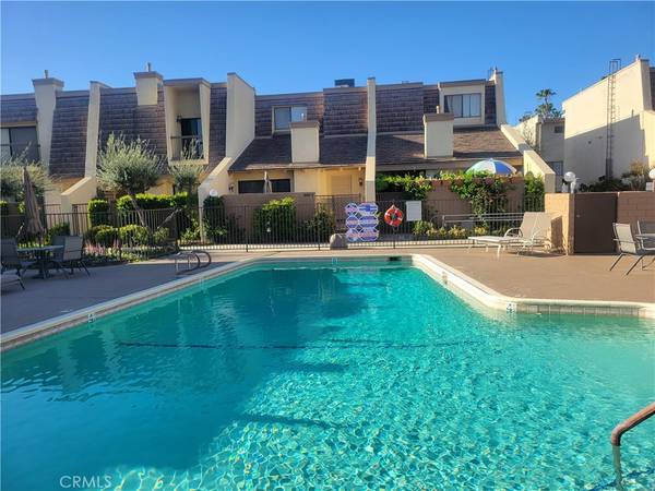 Tarzana, CA 91356,18405 #C Collins ST #C