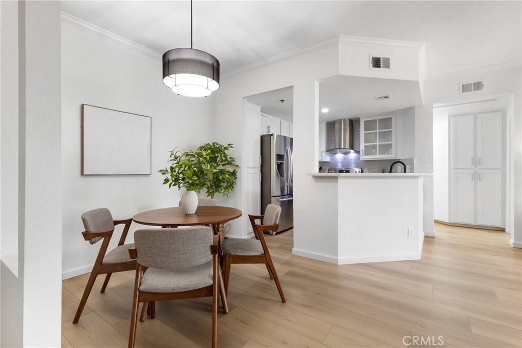 San Diego, CA 92108,680 Camino De La Reina #2105