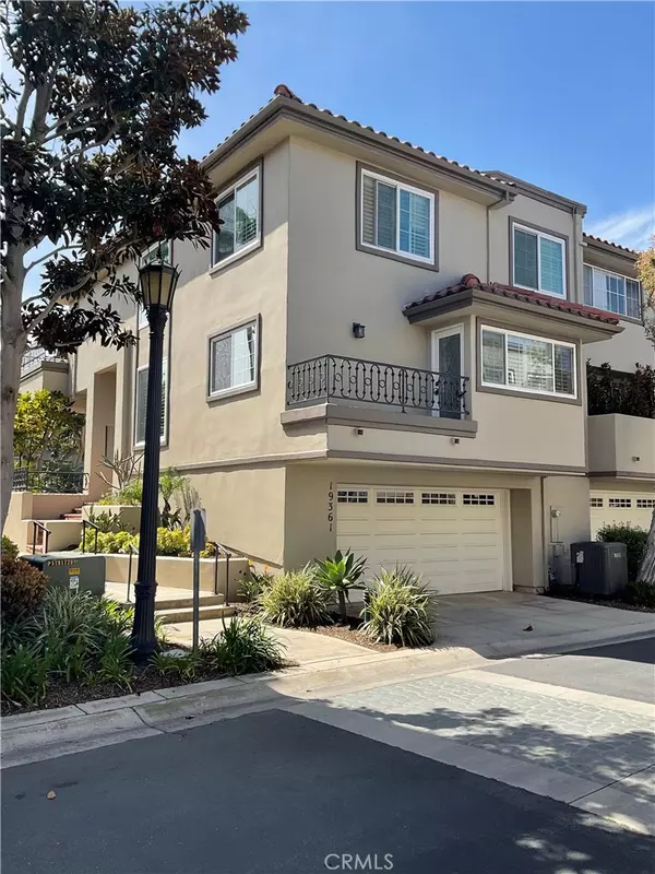 Huntington Beach, CA 92648,19361 Maidstone LN