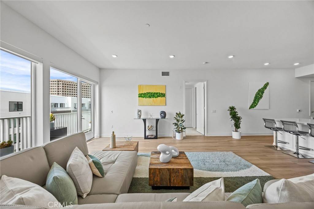 Irvine, CA 92612,3713 Rivington