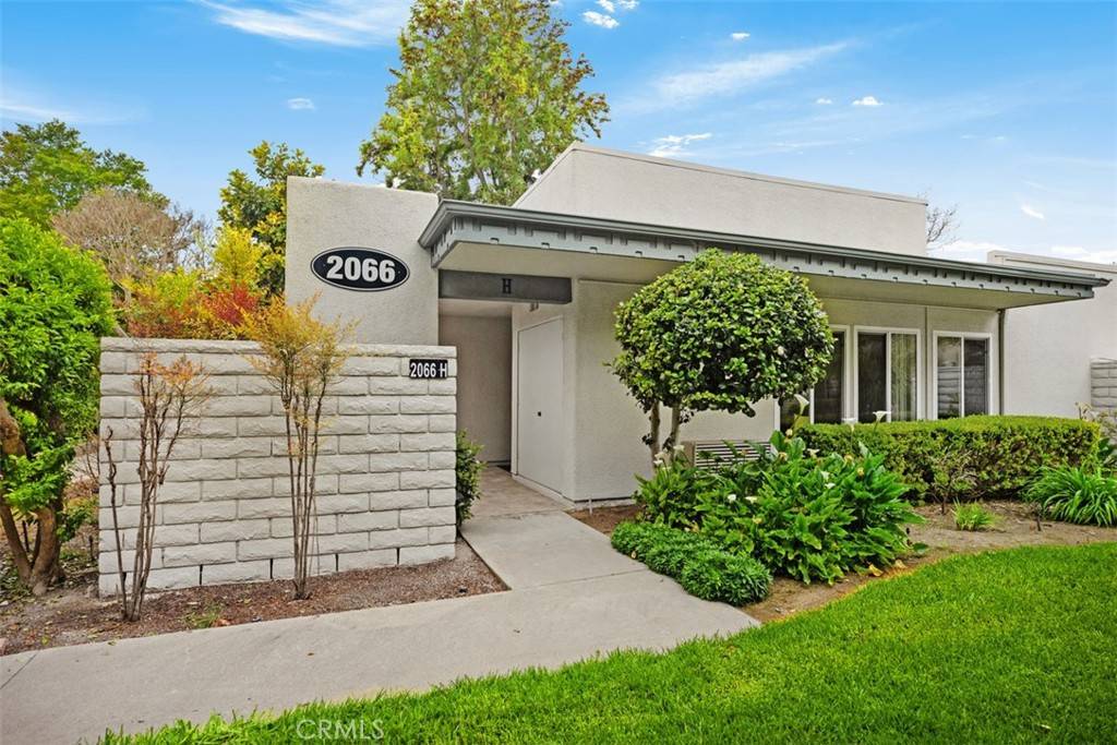 Laguna Woods, CA 92637,2066 Via Mariposa #H