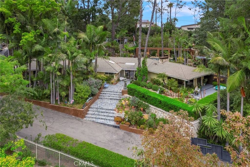 9885 Deerhaven DR, North Tustin, CA 92705