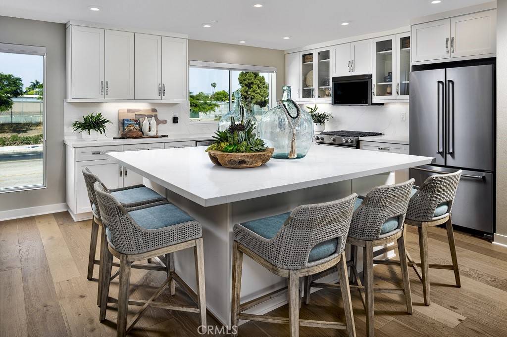 San Diego, CA 92117,4527 Misty PL