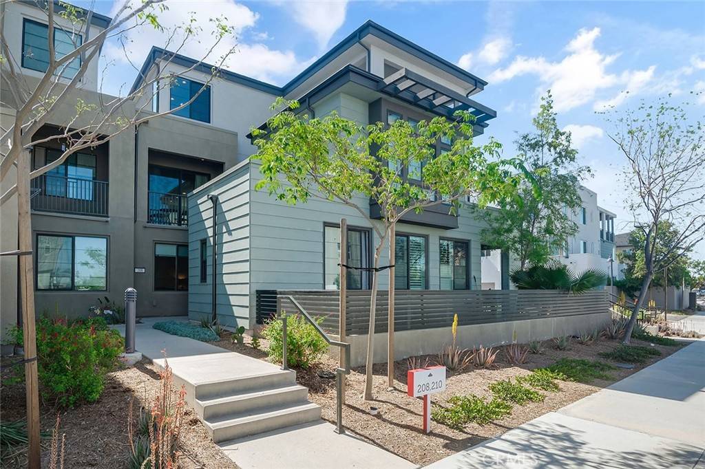 Irvine, CA 92618,208 Novel