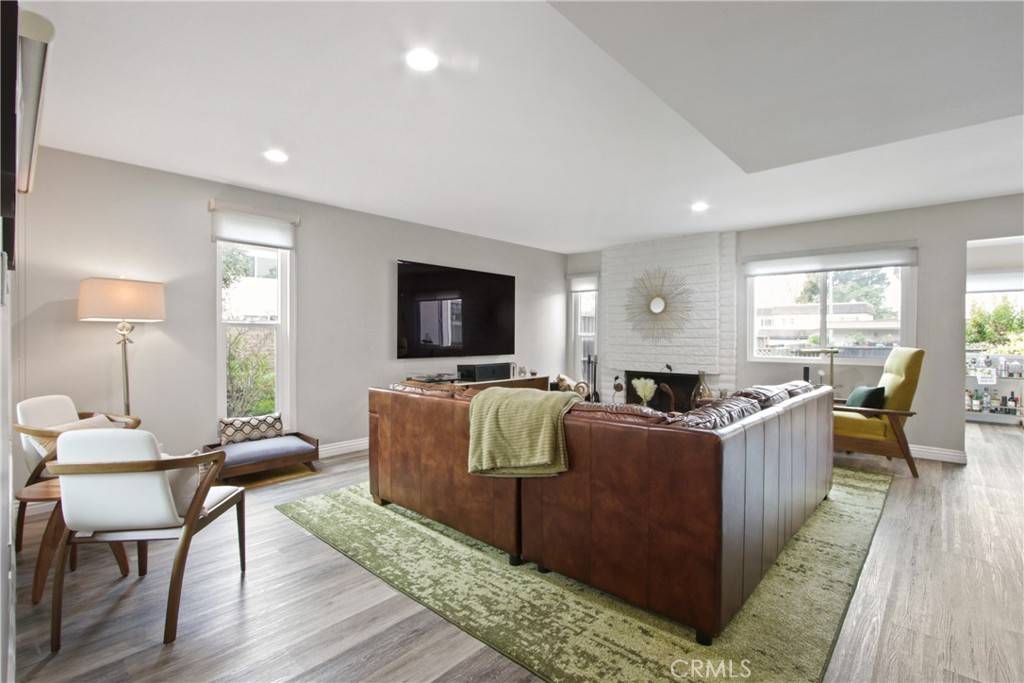 Irvine, CA 92612,33 Seton RD