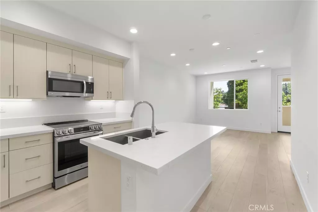 Long Beach, CA 90805,22 E Sunset ST