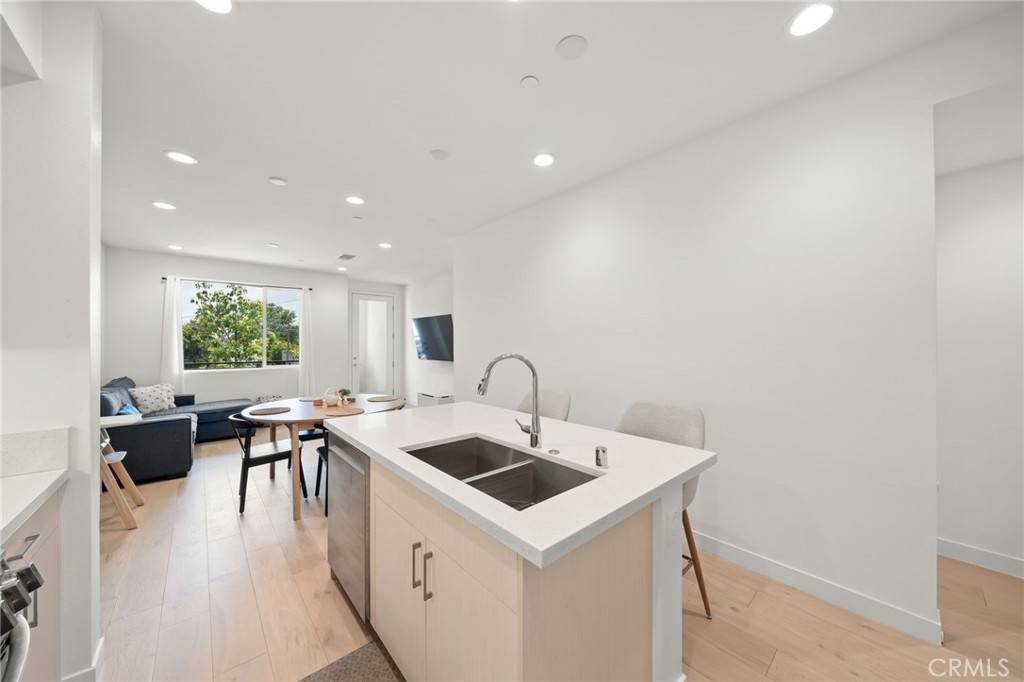 Long Beach, CA 90805,22 E Sunset ST