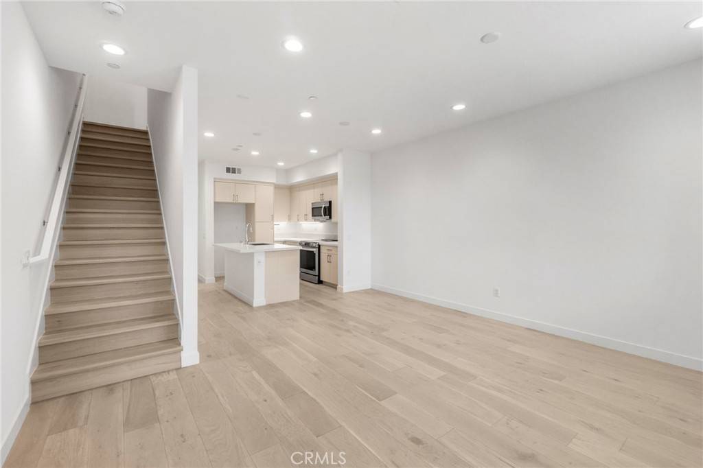 Long Beach, CA 90805,22 E Sunset ST